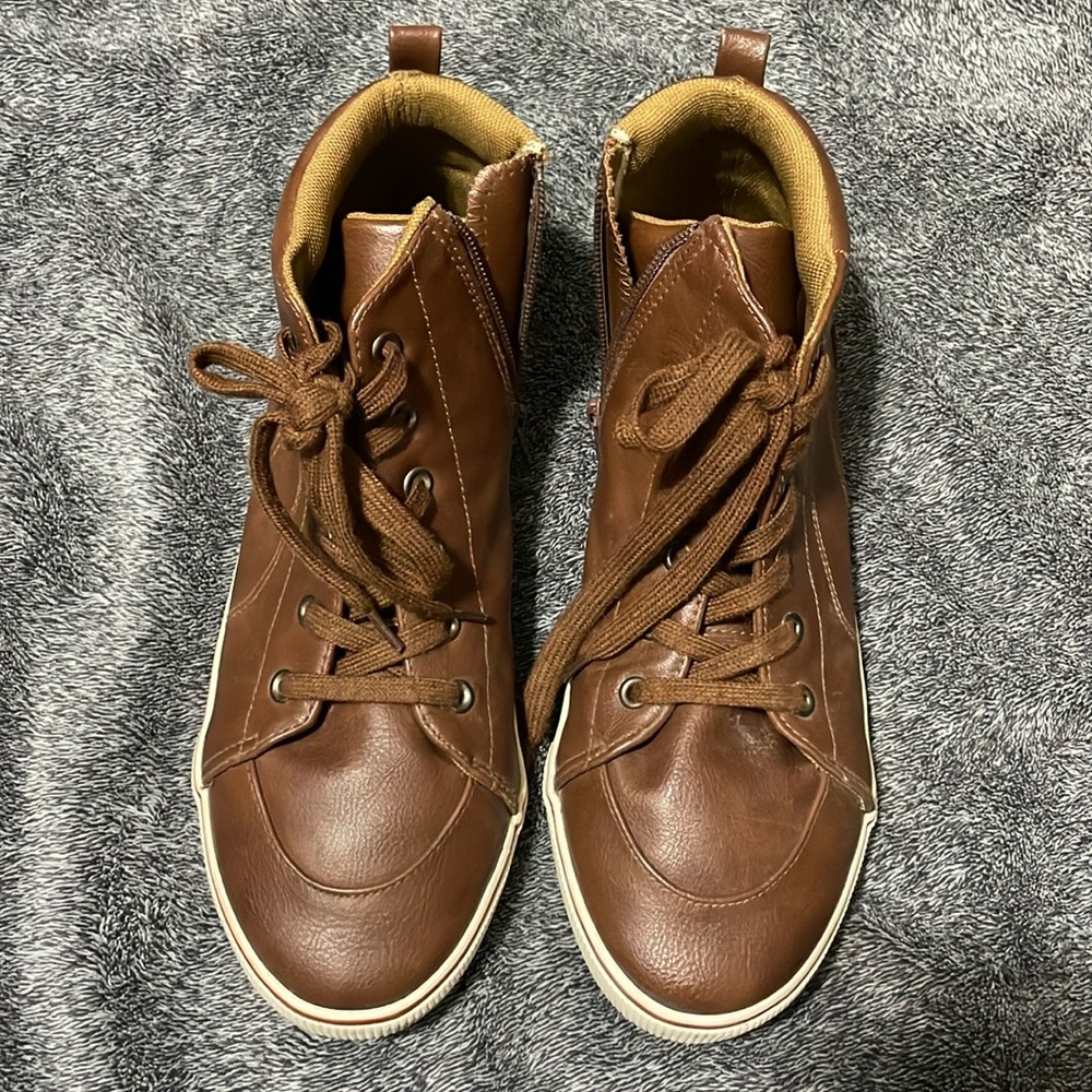 Brown chukkah boots